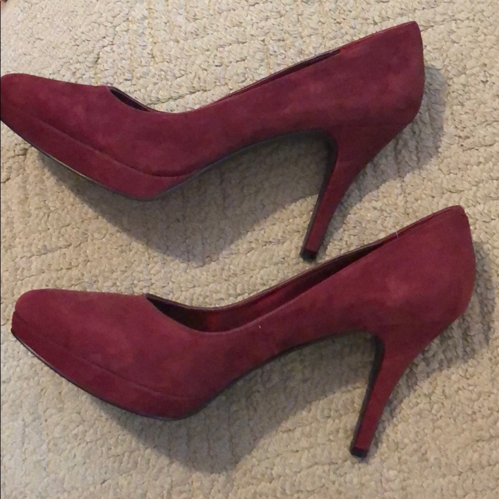 NWOT, Suede Nine West Pumps